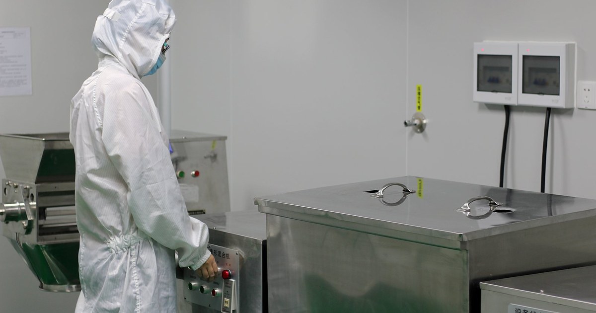 Supplement production line running in a GMP manufacturing facility
